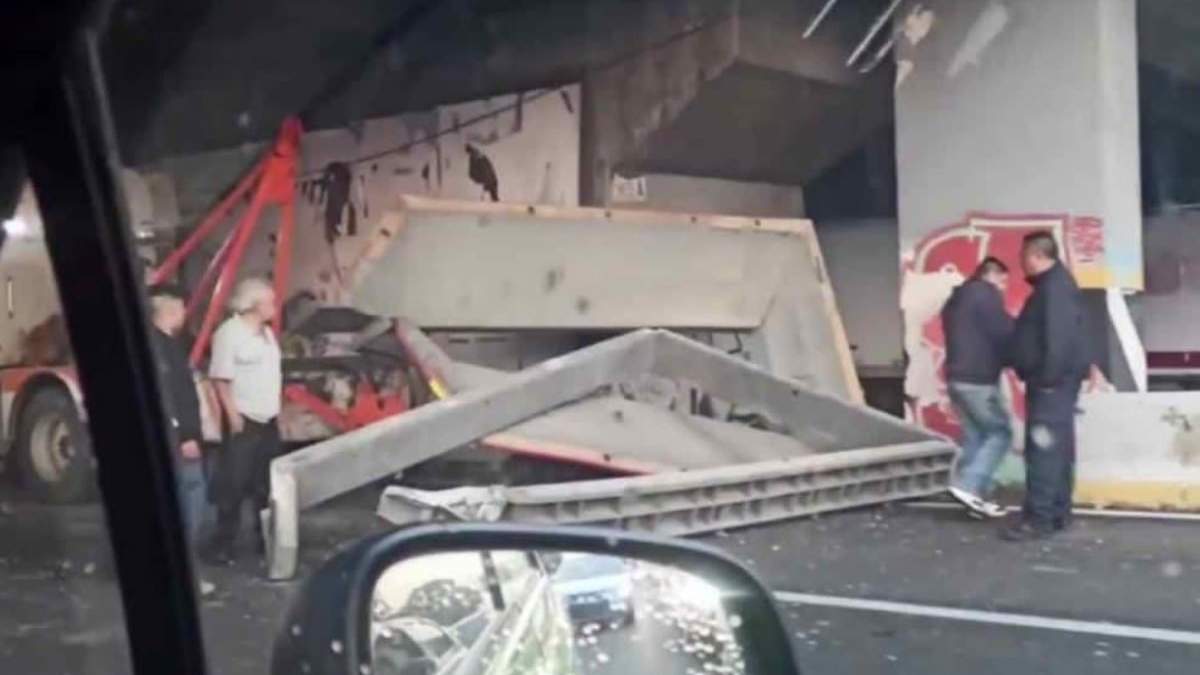 La estructura fue captada por automovilistas que cruzaban la zona