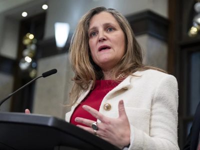 Renuncia ministra de Finanzas de Canadá enmedio de desplome de popularidad de Trudeau