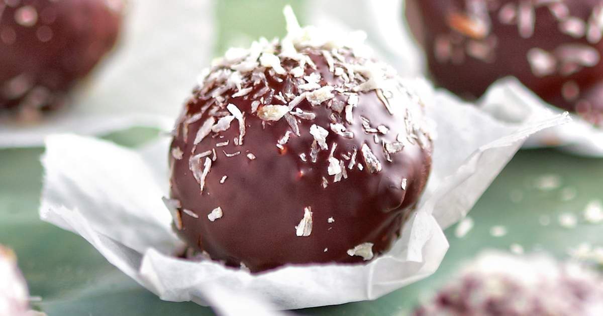Trufas de garbanzos cubiertas con chocolate y coco rallado. Fuente: (X)