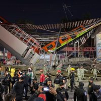 Colapsa estructura del Metro y cae tren con pasajeros en la Línea 12; hay 20 muertos y 70 heridos