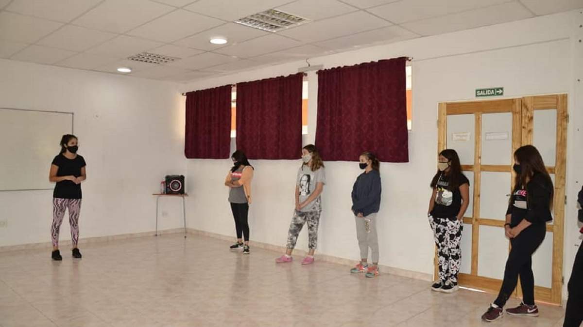 El taller de street jazz fue el primero que se brindó en Zapala. Fuente: (Twitter)
