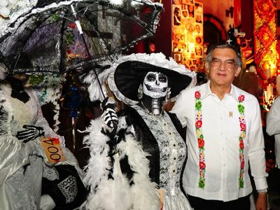 Premian Américo y María concurso estatal de catrinas y catrines