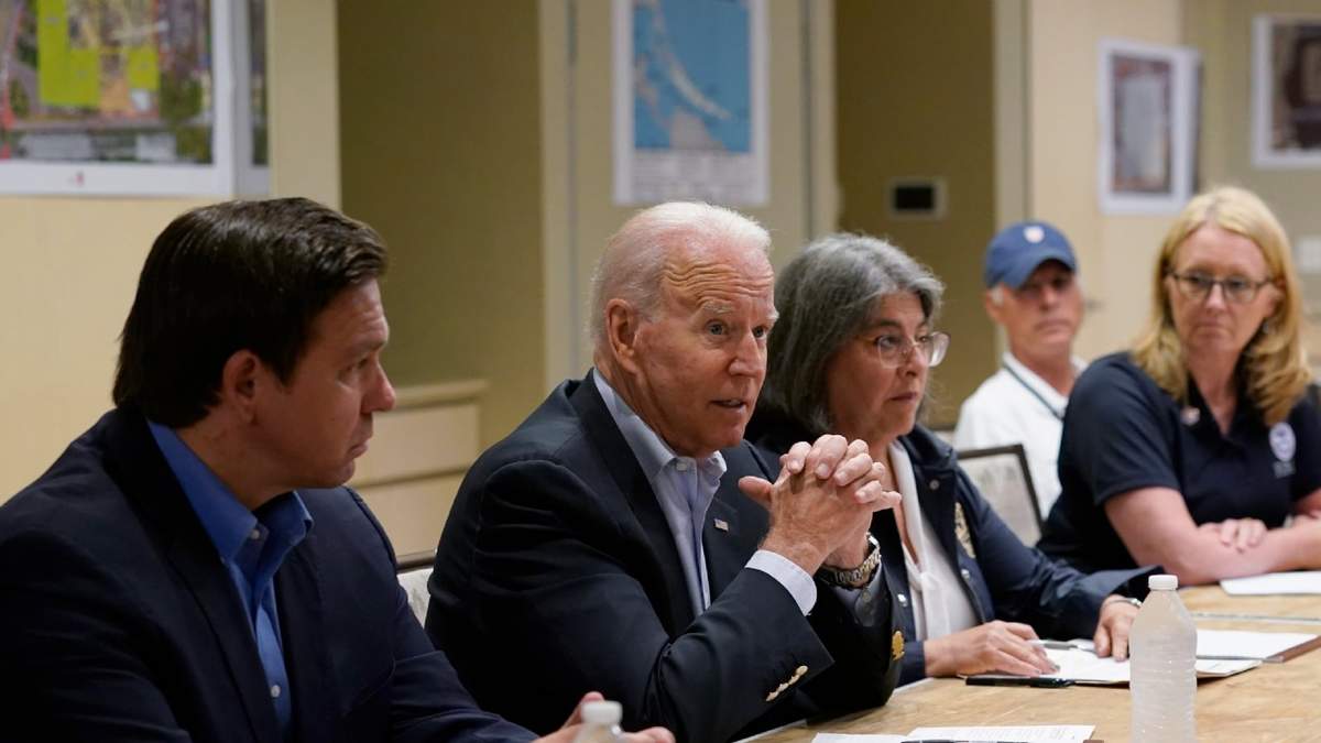 Reunión de Joe Biden con las autoridades de Surfside. Fuente: (Twitter)