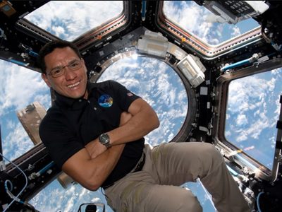Astronauta de la NASA logra récord de permanencia en el espacio