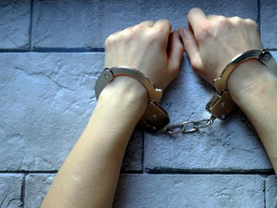 Mujer apuñala a su pareja en Mexicali tras pelea por fantasía íntima