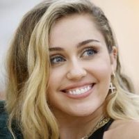 ¡Le da pelea! Miley Cyrus tiene la cura para el aburrimiento en cuarentena. ¡No te lo pierdas!