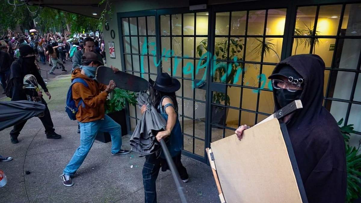 4 de julio. Vandalismo en la colonia Roma Norte