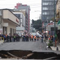 Se abre socavón en la delegación Cuauhtémoc por colapso en el drenaje (Video)