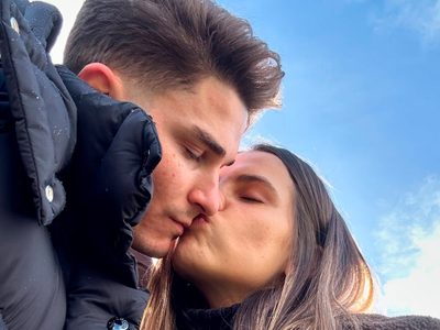 Julián Álvarez y su novia presentaron al nuevo integrante de la familia