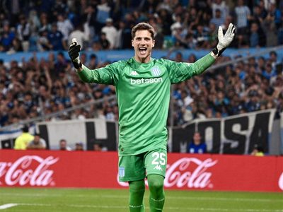 Racing pasó por penales ante Tigre y enfrentará diezmado a Boca