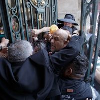 La Asamblea de Barrios intenta ingresar a la fuerza al Congreso de la CDMX (Video)
