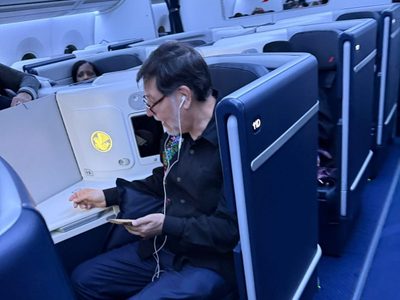 Lejos del “campañón”, Noroña celebra su cumpleaños en Francia; viaja en “business class”