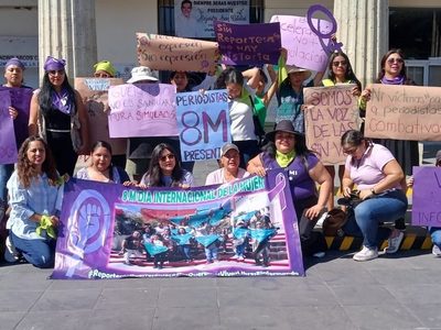 Reporteras marchan en Chilpancingo para exigir respeto a su labor
