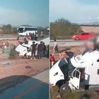 Tráiler se accidenta con decenas de migrantes en Sonora (Video)