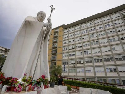Vaticano: El papa recibirá el alta “en los próximos días”