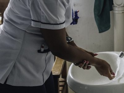 La OMS pide reforzar de manera "urgente" las medidas para detener la resistencia a los antimicrobianos