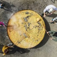 Paella gigante en Villa Pehuenia Moquehue, la antesala de la Fiesta Nacional del Chef Patagónico