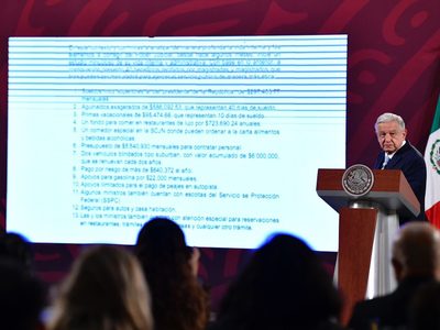 AMLO: que legisladores decidan si hay juicio político a ministros