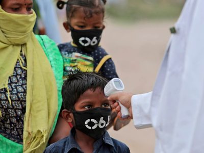 India: el gobierno planea flexibilizar, tras un récord de 12 mil contagios en 24 horas