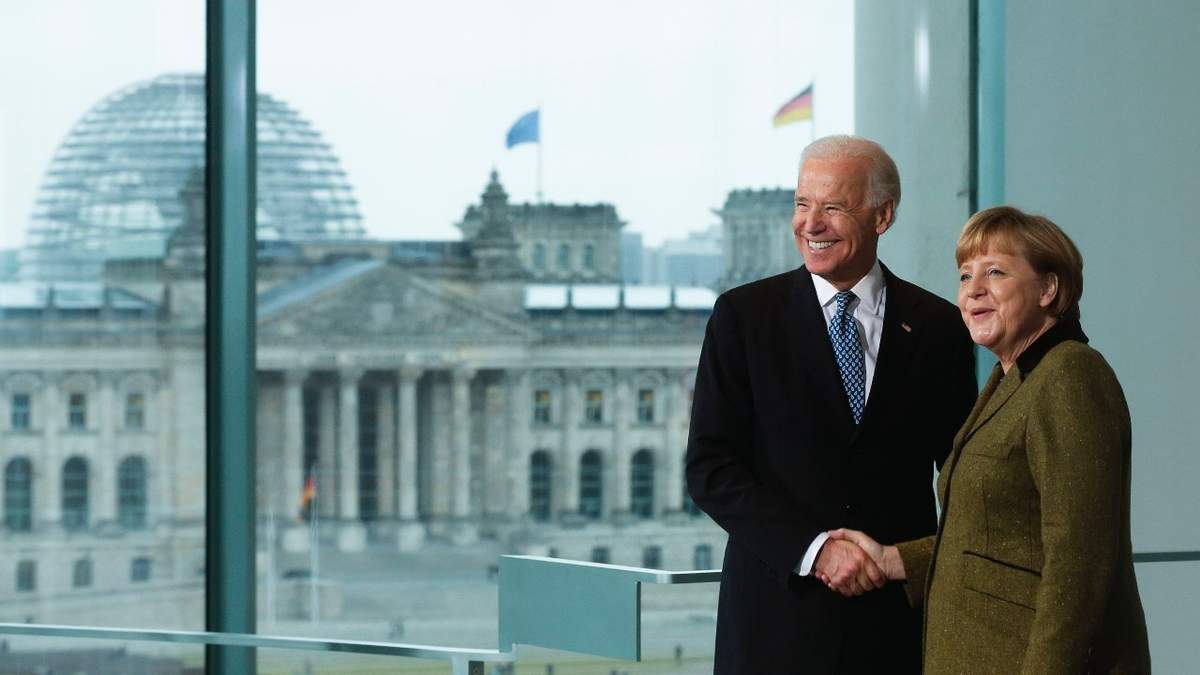 Biden y Merkel en el 2013