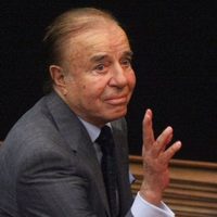 Mejora la salud de Carlos Menem: pudo salir del coma inducido