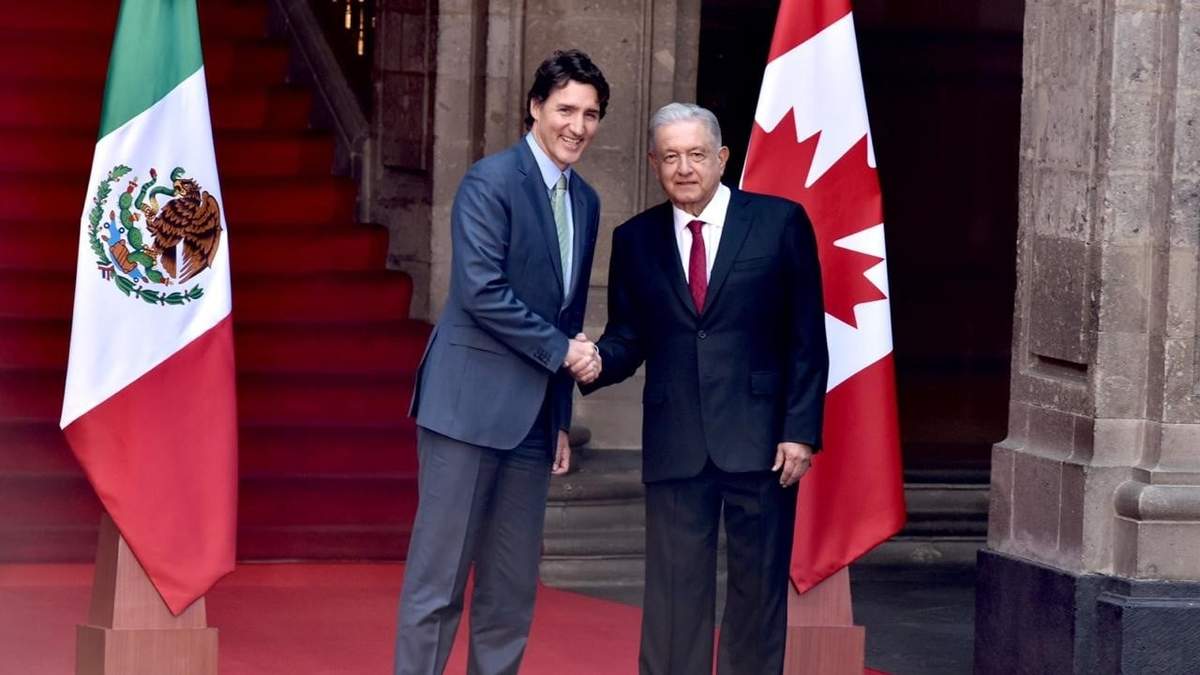 El presidente Andrés Manuel López Obrador y el primer ministro de Canadá, Justin Trudeau, antes de iniciar la reunión bilateral en Palacio Nacional