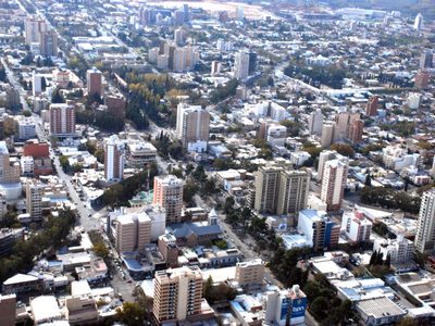 Coronavirus: Neuquén parece estancarse en la curva de contagios, pero bajo la ocupación de camas