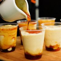 Pudding en vaso con caramelo y vainilla: ahorrá un montón y disfrutá del postre más rico