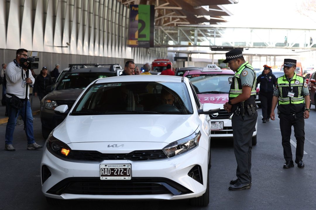 Taxis de Uber y Didi Foto Galo Cañas  Cuartoscuro