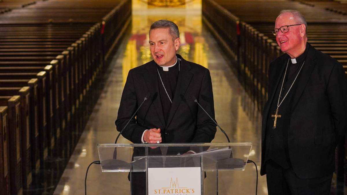 El obispo Ronald Hicks habla durante una rueda de prensa, el jueves 18 de diciembre de 2025 en Nueva York