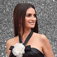 Un clásico que nunca falla: Penélope Cruz eligió un elegante vestido para la alfombra roja