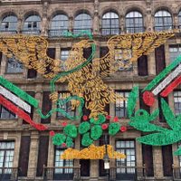 Águila republicana en el zócalo de la CDMX desata críticas en redes sociales