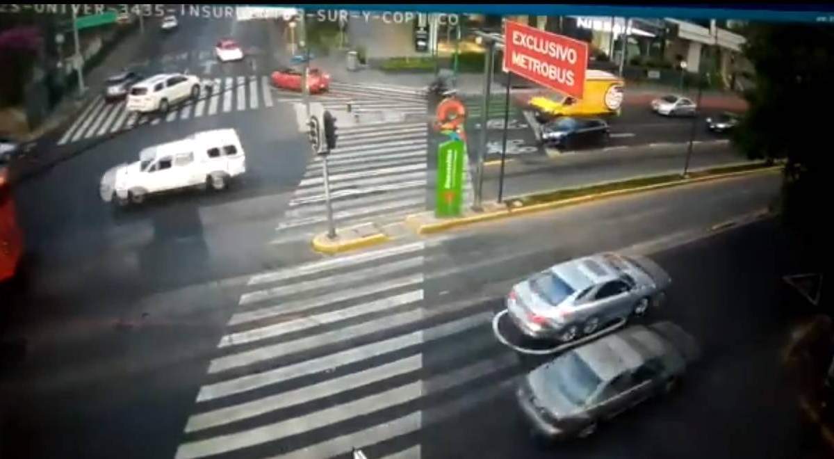 El momento del incidente, arriba a la izquierda.