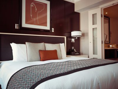 El mueble de la abuela que vuelve renovado: es la estrella de la decoración del dormitorio