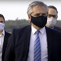 Alberto Fernández recomendó a sus opositores protestar "desde los balcones"