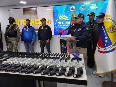 Venezuela incauta 156 armas que asegura se utilizarían para "acciones violentas contra el pueblo"