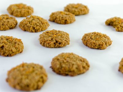Galletas crackers de zanahoria y semillas: la receta para resolver la merienda y de la forma más rica