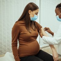 Vacunación contra el coronavirus en embarazadas: qué dice la OMS y qué estudios hay al respecto