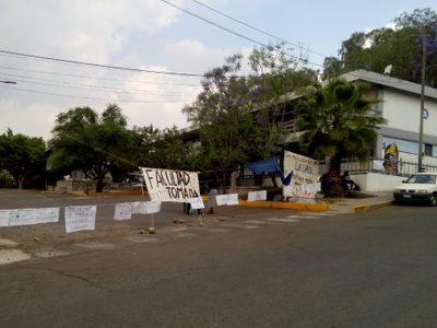 Hacen paro en la Facultad de Ciencias Políticas de la UAQ; "nos falta escuchar": directora