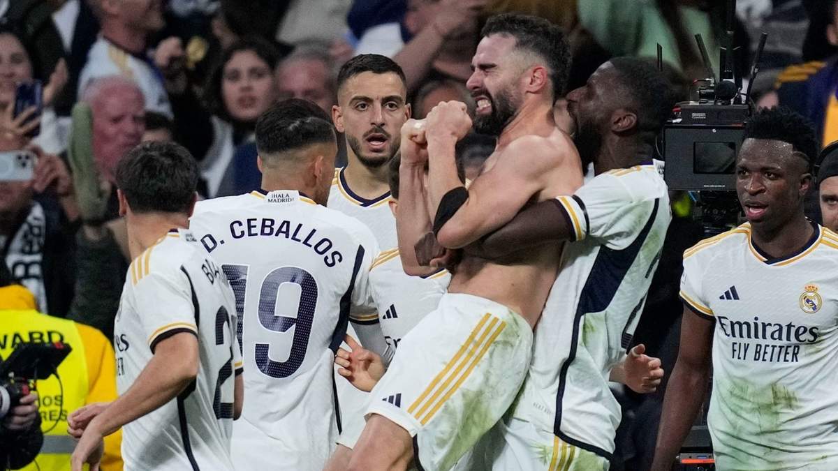 Dani Carvajal celebra tras anotar el tercer gol en el encuentro ante el Almería