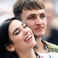 No sabe guardar secretos: Dua Lipa y un importante anuncio que vincula a Anwar Hadid