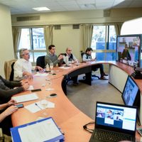Fernández analizó los detalles de la nueva cuarentena con los distritos más afectadas por el virus