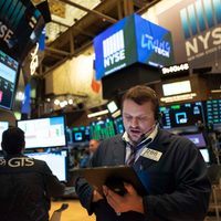 Pese a medidas de la Fed, Wall Street se desploma; Down Jones cae 9%
