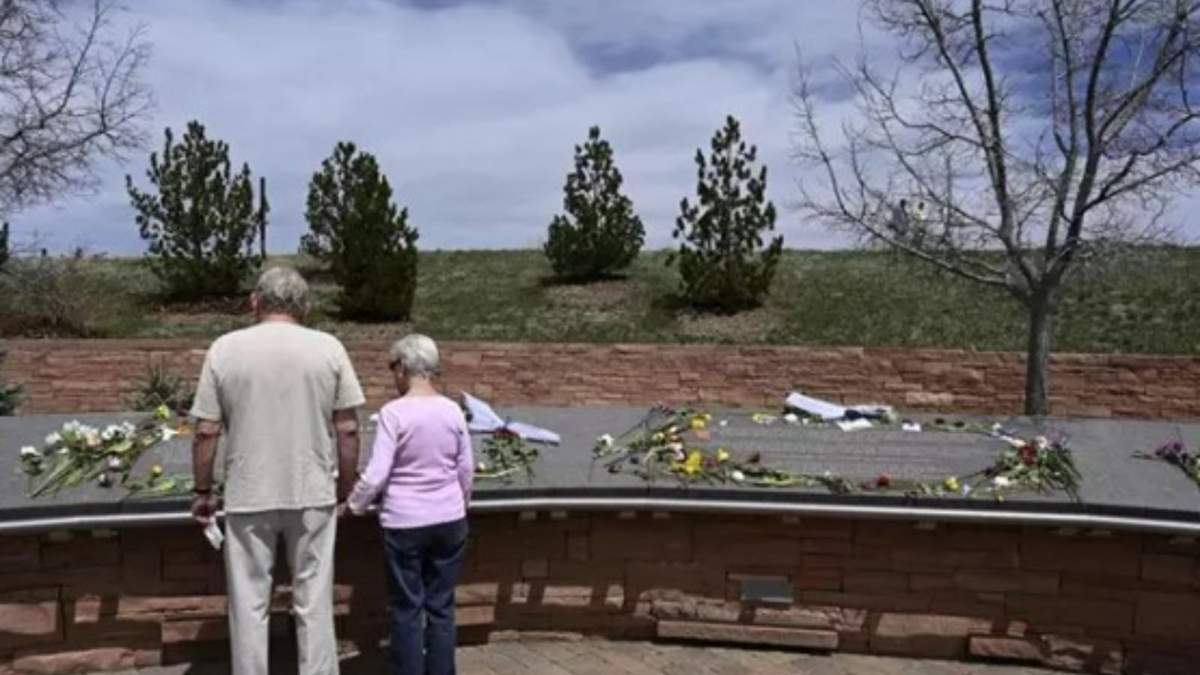 Memorial por las víctimas de la masacre de Columbine, Colorado, EU