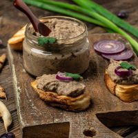 Paté de hongos y tomillo: elevá el nivel de tus picadas del finde, con esta receta fuera de serie