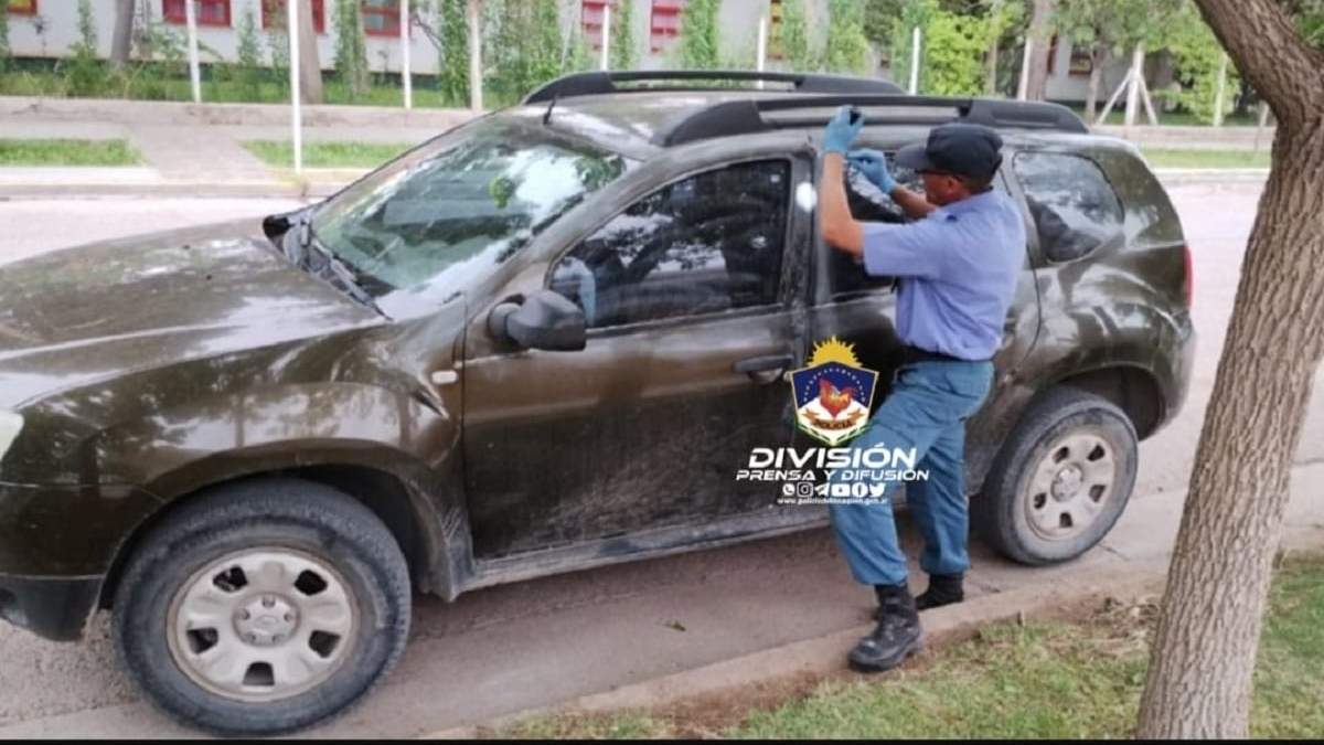 Dos hombres trataban de robar con inhibidores. Fuente: (Policía Neuquén)