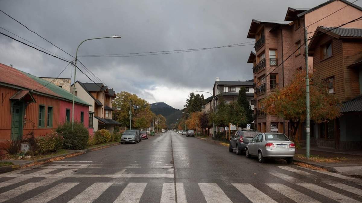 Una visión de la ciudad de San Martín de los Andes en plena cuarentea. Fuente: (Twitter).