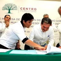 Alcalde morenista pone en venta el palacio municipal de Villahermosa... por 500 mdp