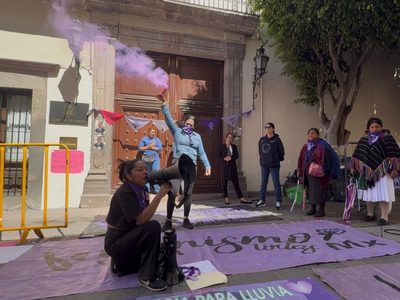 Colectivo de mujeres protesta ante la Secretaría de Gobierno en Querétaro (Video)