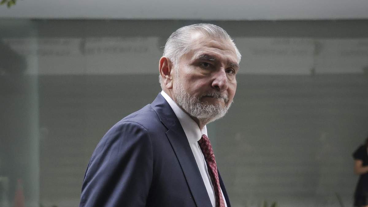 El senador Adán Augusto López